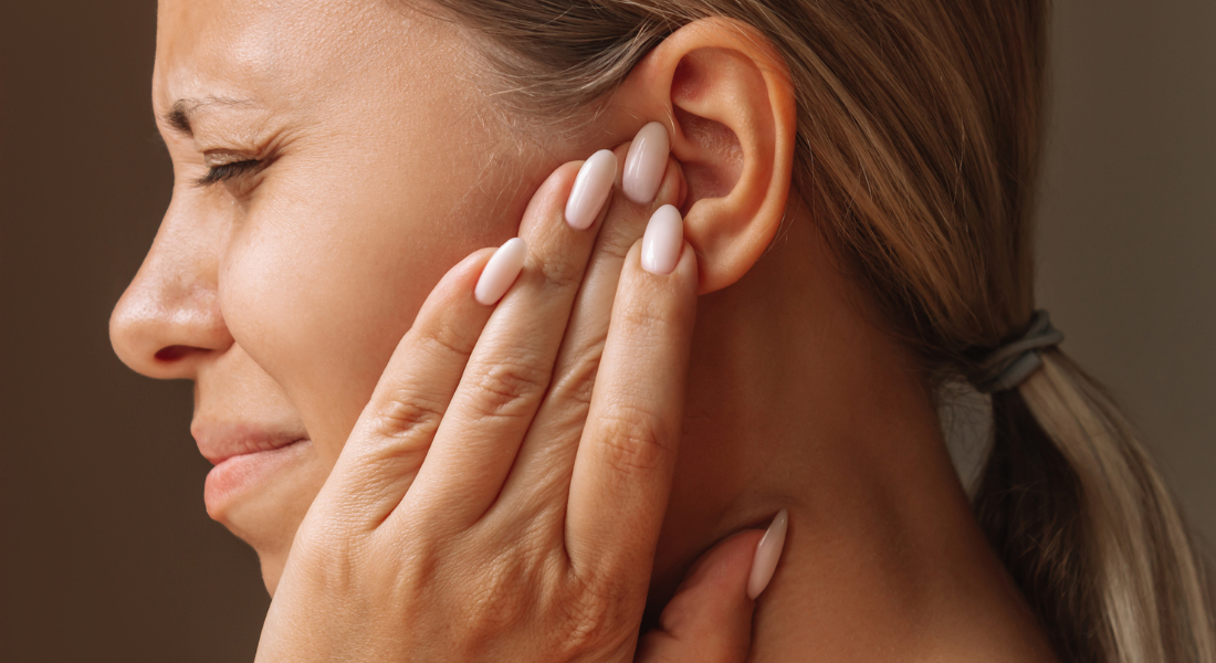 How to finally get relief from itchy ears in perimenopause or menopause. 